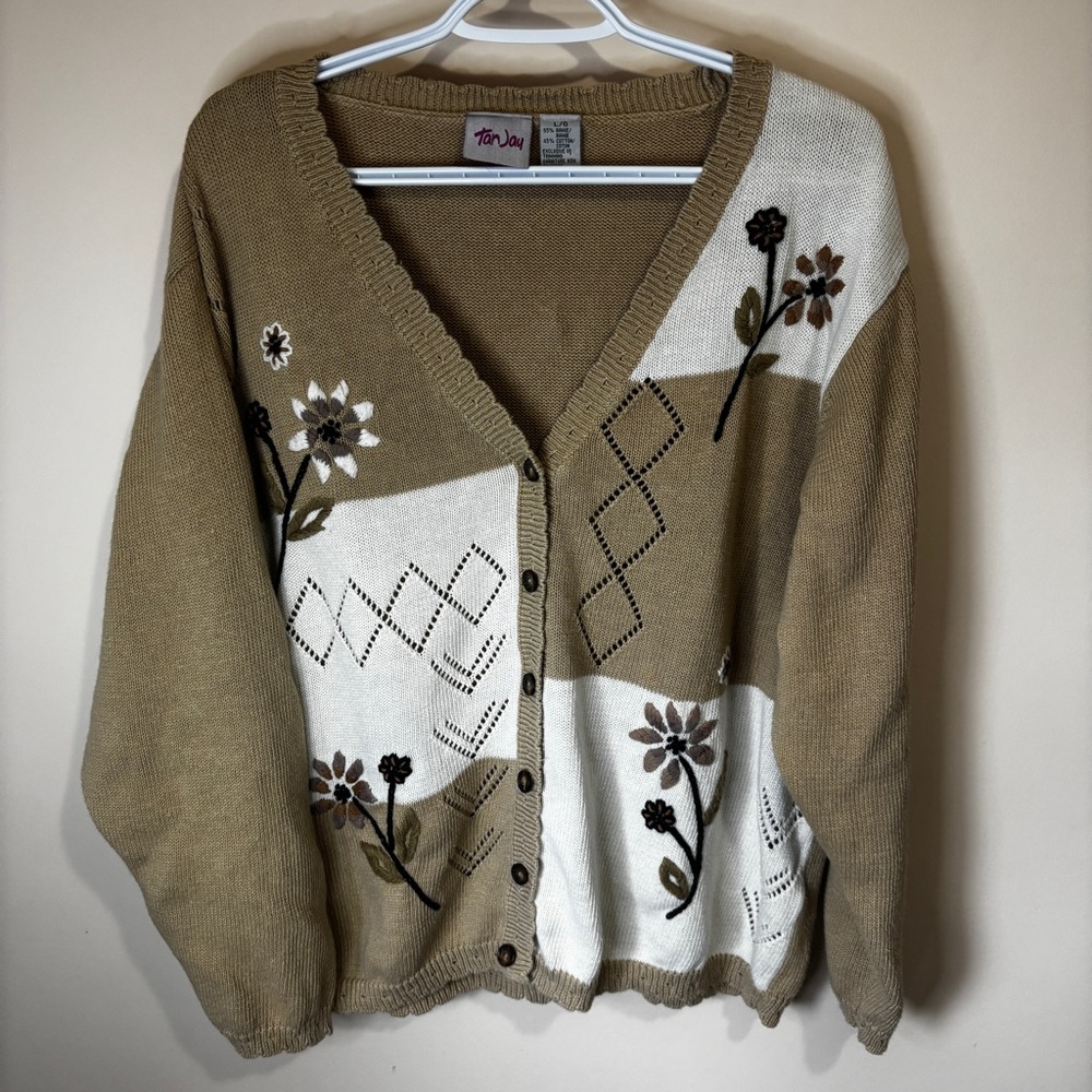 TanJay Women’s Large Cottagecore Tan/Brown Cotton Knit Top Floral Detail Buttons